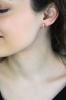 Kolczyki Mabel Melano FRIENDS stal szlachetna różowe złoto z cyrkonią turkusową – okrągłe (4).jpg